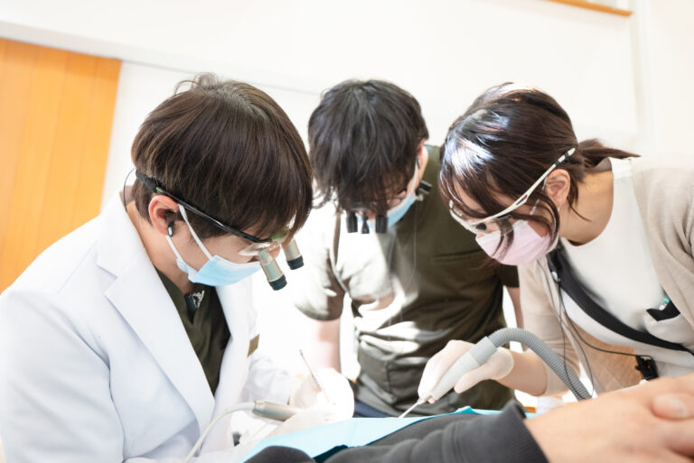 難しい抜歯を見極める方法｜口腔外科へ紹介する判断基準